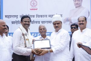 शासकीय संस्थांकरिता पाण्याच्या टाक्यांचे वितरण