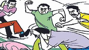 वाहन वळवण्याच्या वादातून पर्यटकाचा खून; दोघे जखमी