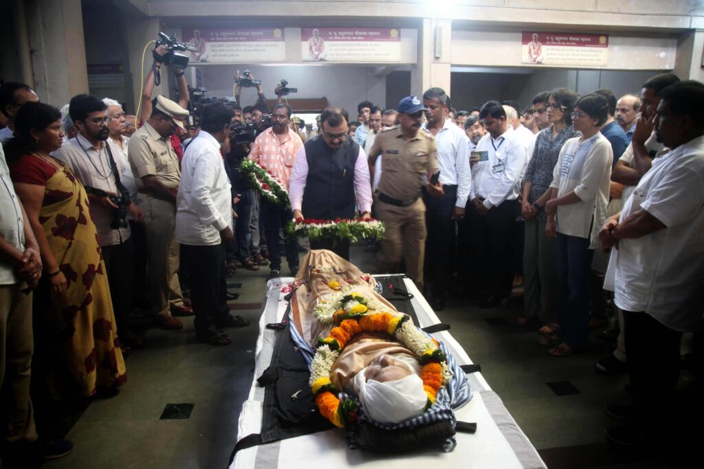 Senior astronomer Dr. Jayant Narlikar cremated with state honours
