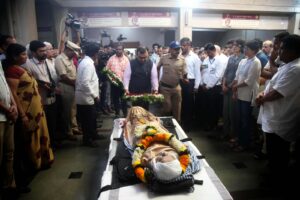 Senior astronomer Dr. Jayant Narlikar cremated with state honours