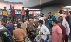 पुण्यात पॅलिस्टीनच्या समर्थनार्थ पोस्टर वाटप