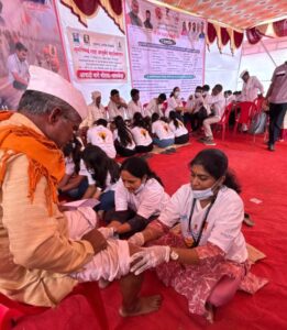 मुख्यमंत्री सहाय्यता निधी व धर्मादाय रुग्णालय मदत कक्षामार्फत वारकऱ्यांनां लाभ
