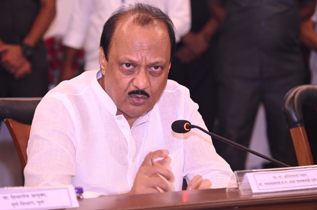 पुणे विभागातील कोविड-19 परिस्थितीचा उपमुख्यमंत्री अजित पवार यांच्याकडून आढावा