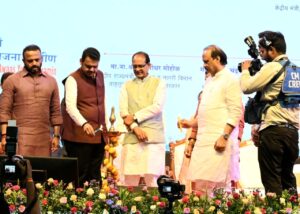 मुख्यमंत्री आणि केंद्रीय कृषी मंत्री यांच्या हस्ते महाआवास अभियान अंतर्गत पुरस्कारांचे वितरण