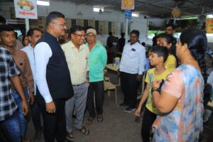 परिवहन मंत्रांची महामार्गावरील हॉटेल थांब्यांना अचानक भेट