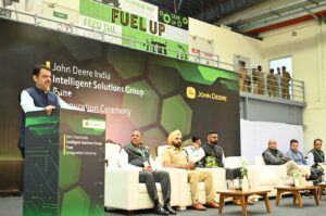 ’जॉन डिअर’ने महाराष्ट्रात स्मार्ट मशिन्स तयार करून जगात निर्यात करावे -मुख्यमंत्री देवेंद्र फडणवीस