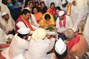 मुख्यमंत्री देवेंद्र फडणवीस यांनी घेतले संत तुकाराम महाराजांच्या पादुकांचे दर्शन