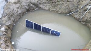 पावसामुळे सोलर पंप उडून विहिरीत पडला, शेतकऱ्याचे नुकसान