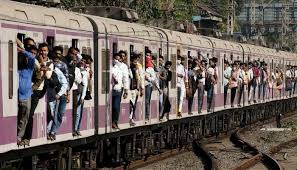 'फूटबोर्ड'वर उभे राहून प्रवास केल्यास होणार कारवाई