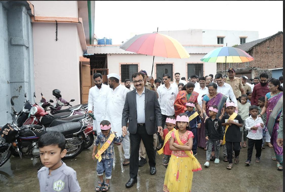 निघोजे येथील जिल्हा परिषद शाळेत शाळा प्रवेशोत्सव उत्साहात साजरा