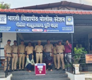 गावठी कट्टयासह जिवंत काडतुसे बाळगणाऱ्या आरोपींना बेड्या