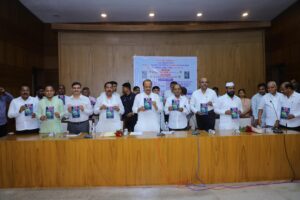 उपमुख्यमंत्री यांच्या हस्ते श्याम दौंडकर लिखित धडपड भाग-३ या पुस्तकाचे प्रकाशन