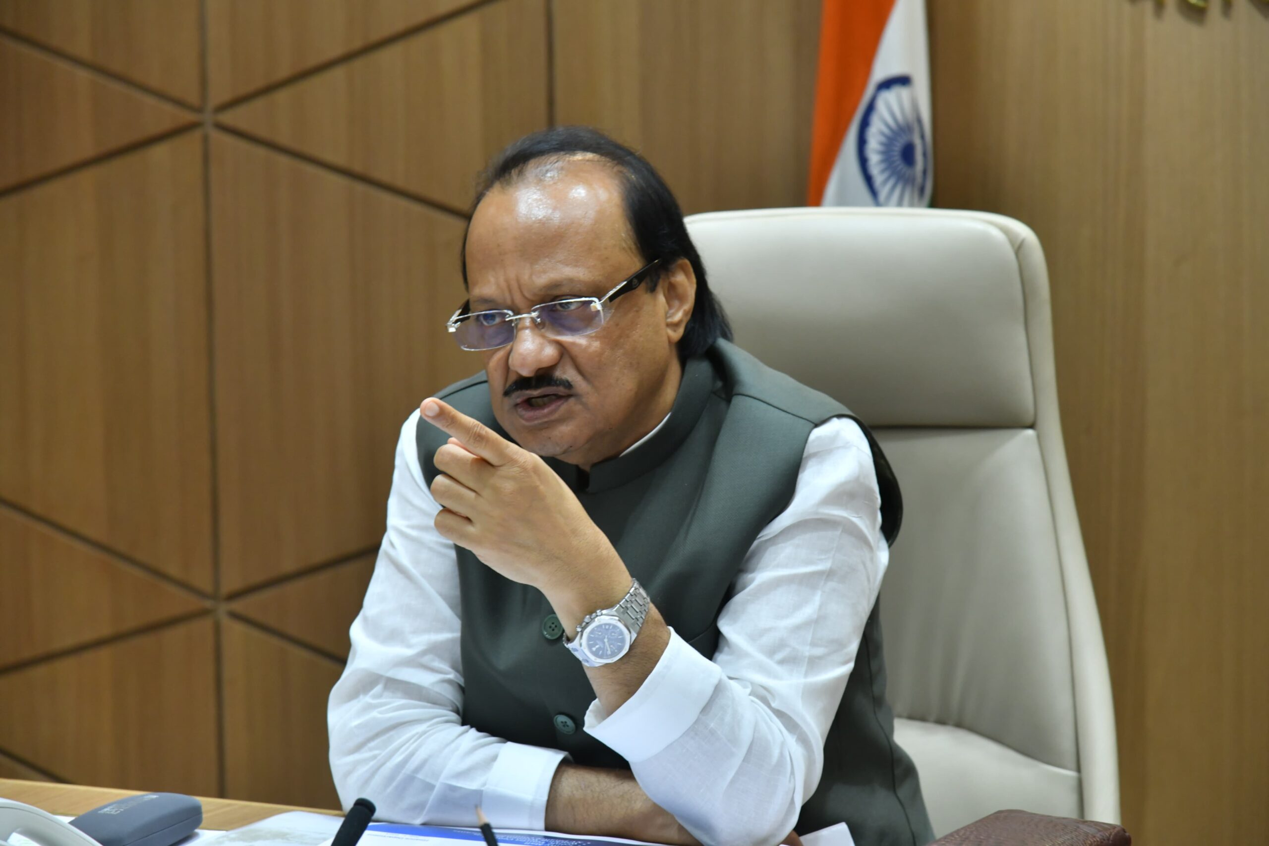पंधराव्या वित्त आयोगाच्या माध्यमातून सुरु असलेल्या विकास प्रकल्पांचा अजित पवार यांच्याकडून आढावा