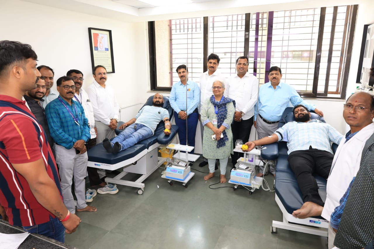 पुण्यश्लोक अहिल्यादेवी होळकर शासकीय वैद्यकीय महाविद्यालय व शासकीय रुग्णालयात रक्तदान शिबीर संपन्न