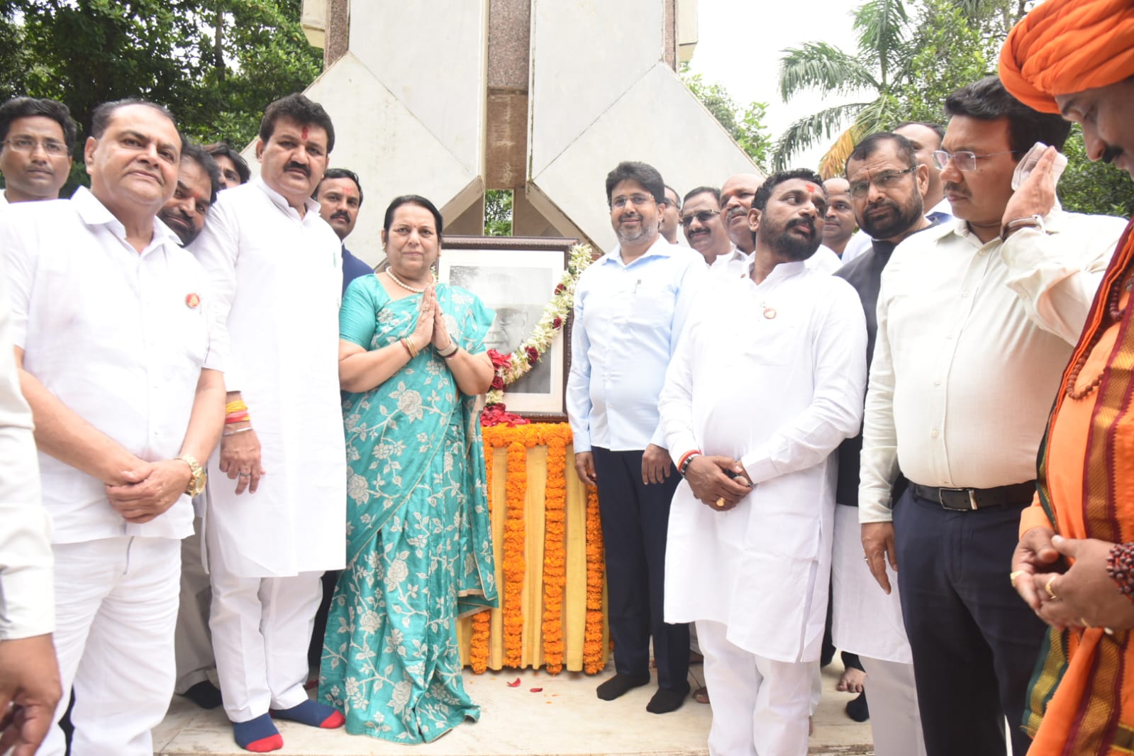 स्वर्गीय वसंतराव नाईक यांच्या जयंतीनिमित्त अभिवादन
