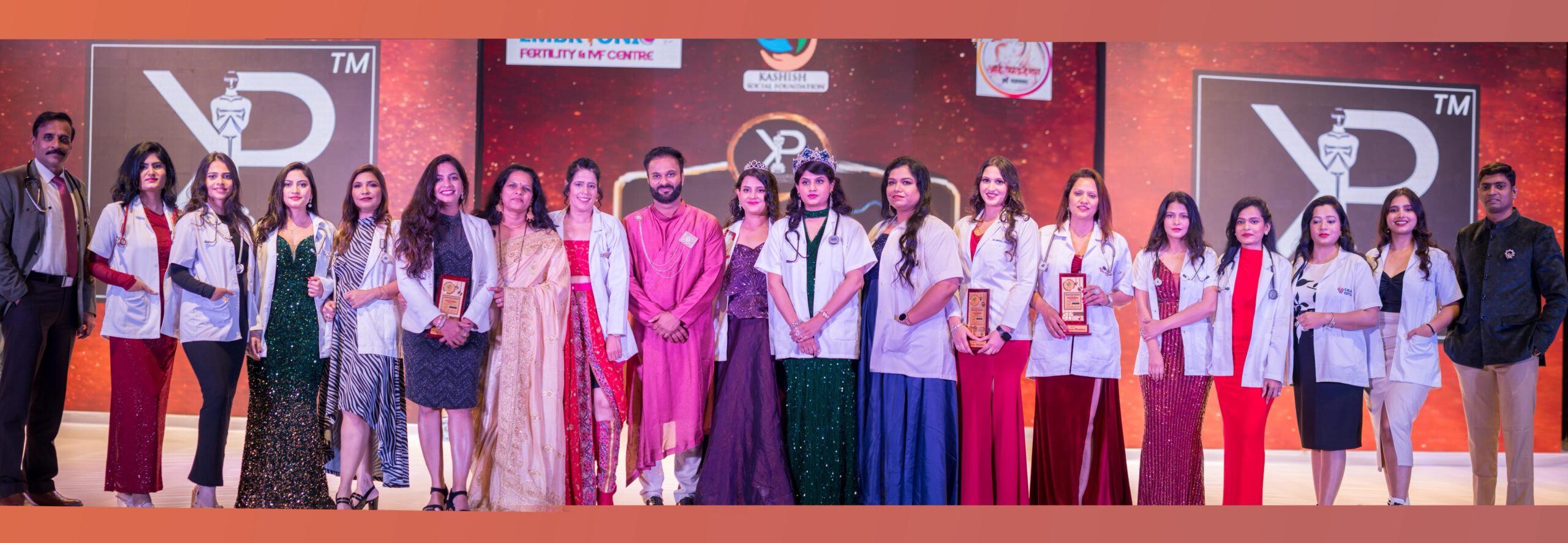 'ग्लॅम डॉक' चॅरिटी फॅशन शो मध्ये डॉक्टर्स कडून महिला आरोग्य विषयक जनजागृती