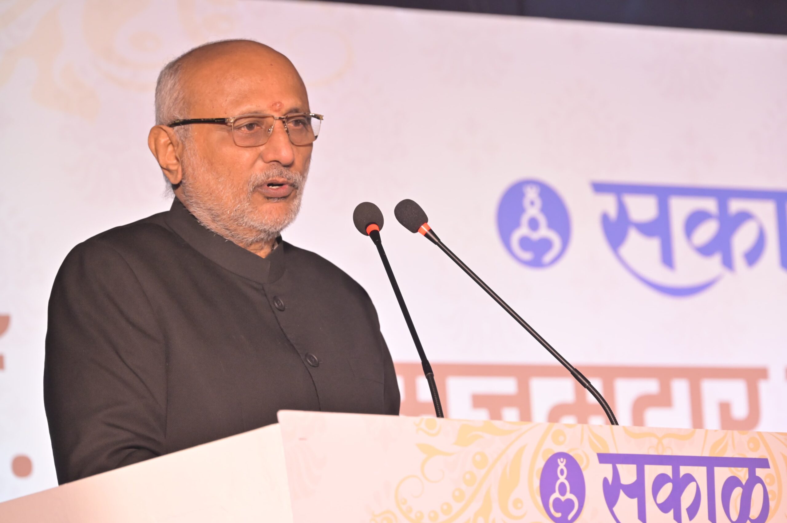 राज्यपाल सी. पी. राधाकृष्णन यांच्या हस्ते सिम्बायोसिसचे संस्थापक पद्मभूषण डॉ. शां. ब. मुजुमदार यांचा ९० व्या वाढदिवसानिमित्त सन्मान