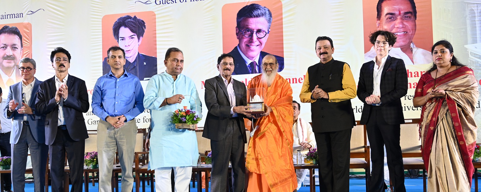व्यक्तिमत्वाचा सर्वांगीण विकास हेच खरे शिक्षण स्वामी स्वरूपानंद सरस्वती यांचे विचार