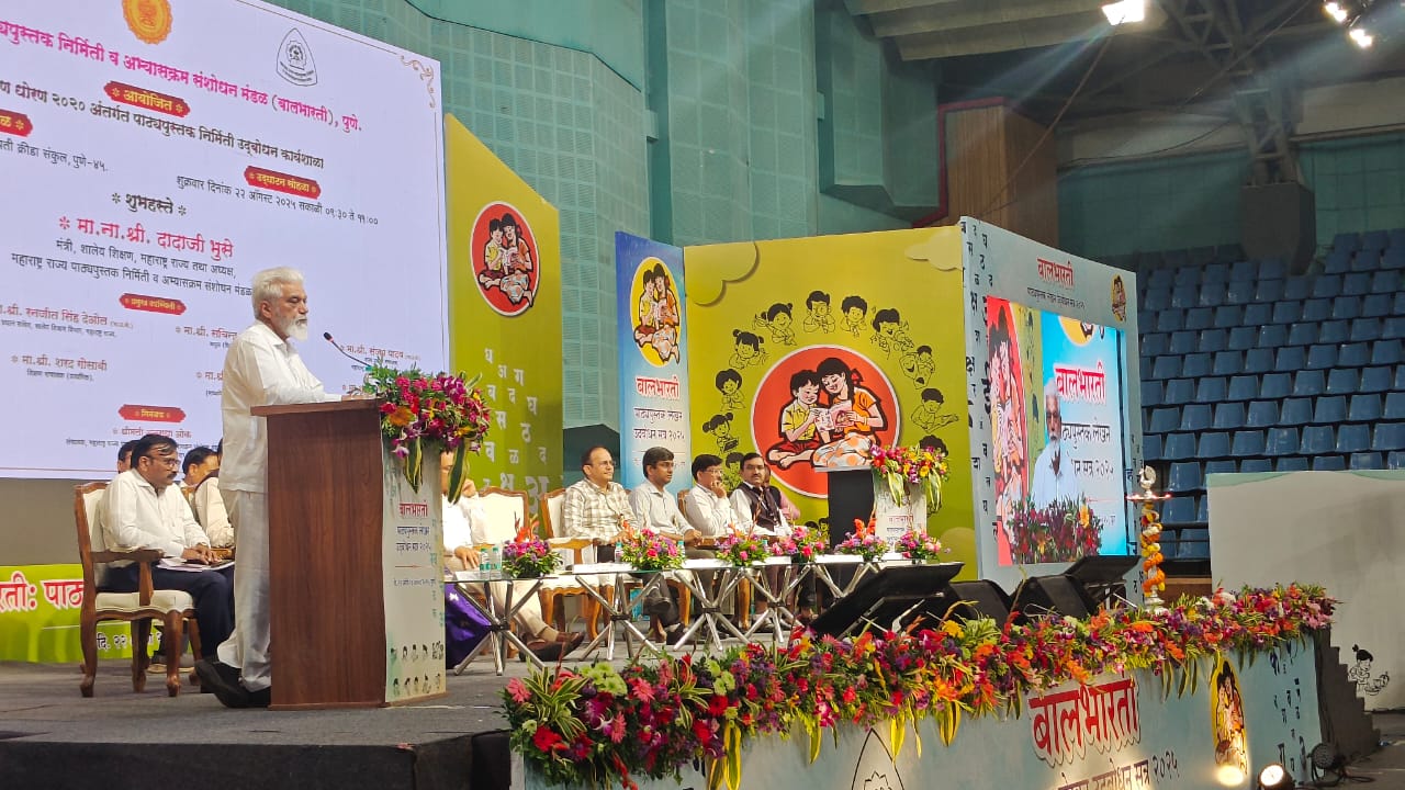 संस्कृतीशी नाळ जोडलेली राहील अशी पाठ्यपुस्तकांची निर्मिती करावी- दादाजी भुसे