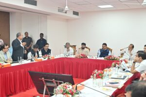 पुण्यातील वाहतूक कोंडी सोडविण्यासाठी दीर्घकालीन उपाययोजना करा