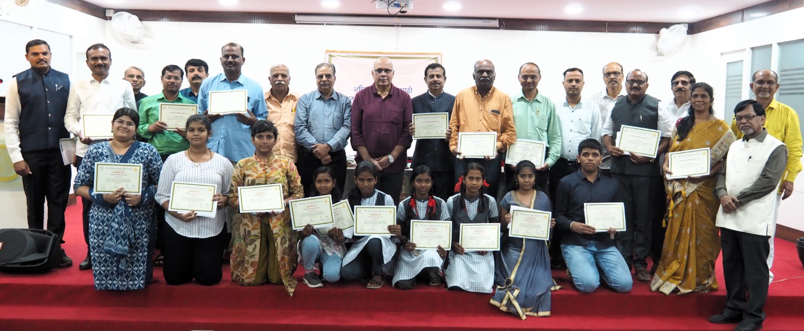 अवांतर वाचन हे निरंतर, आनंददायी शिक्षणच-लक्ष्मीकांत देशमुख