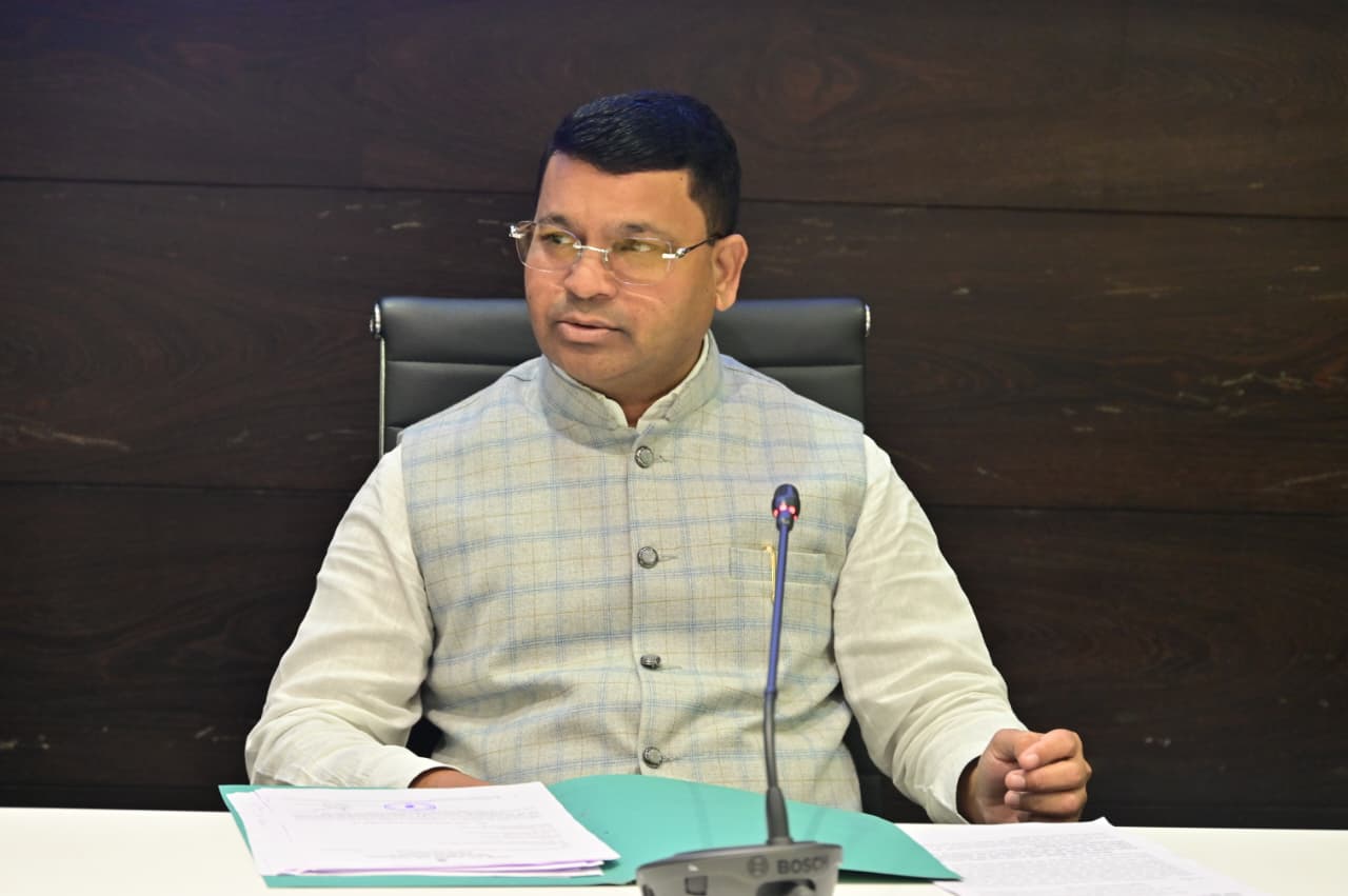 बीएस एज्युकेशन संस्थेच्या तक्रारींची चौकशी करुन अहवाल सादर करा -उपाध्यक्ष ॲड. धर्मपाल मेश्राम
