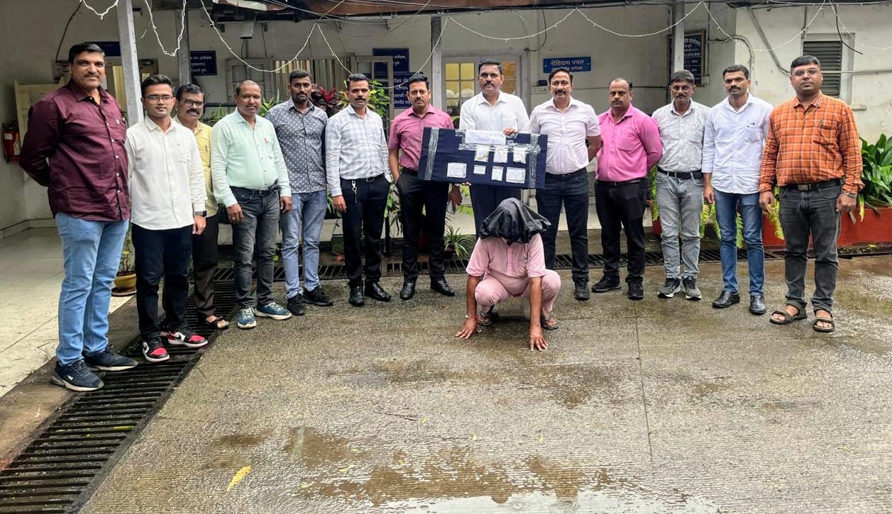 रेल्वे प्रवाशी महिलेच्या पिशवीतून दागिन्यांची चोरी