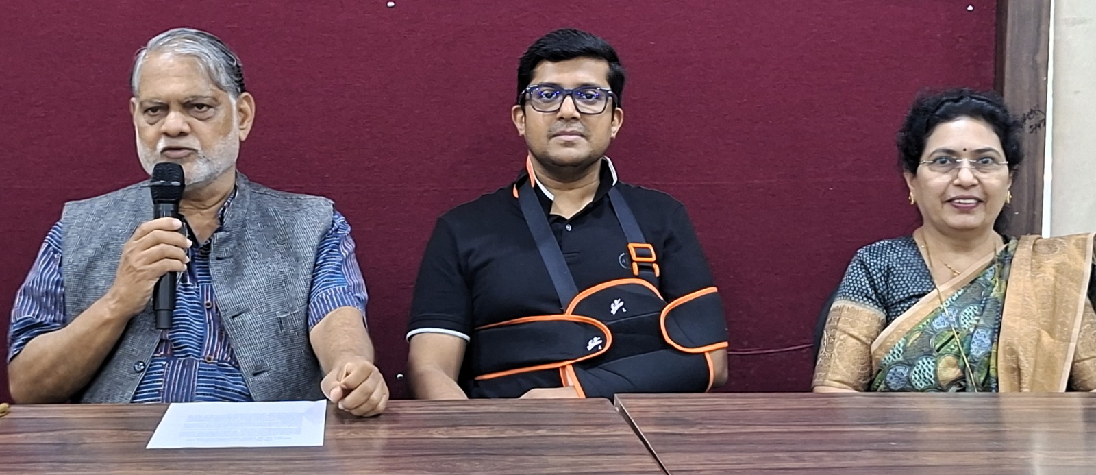 ‘नाचून नाही, तर वाचून गणेशोत्सव साजरा करा‌’