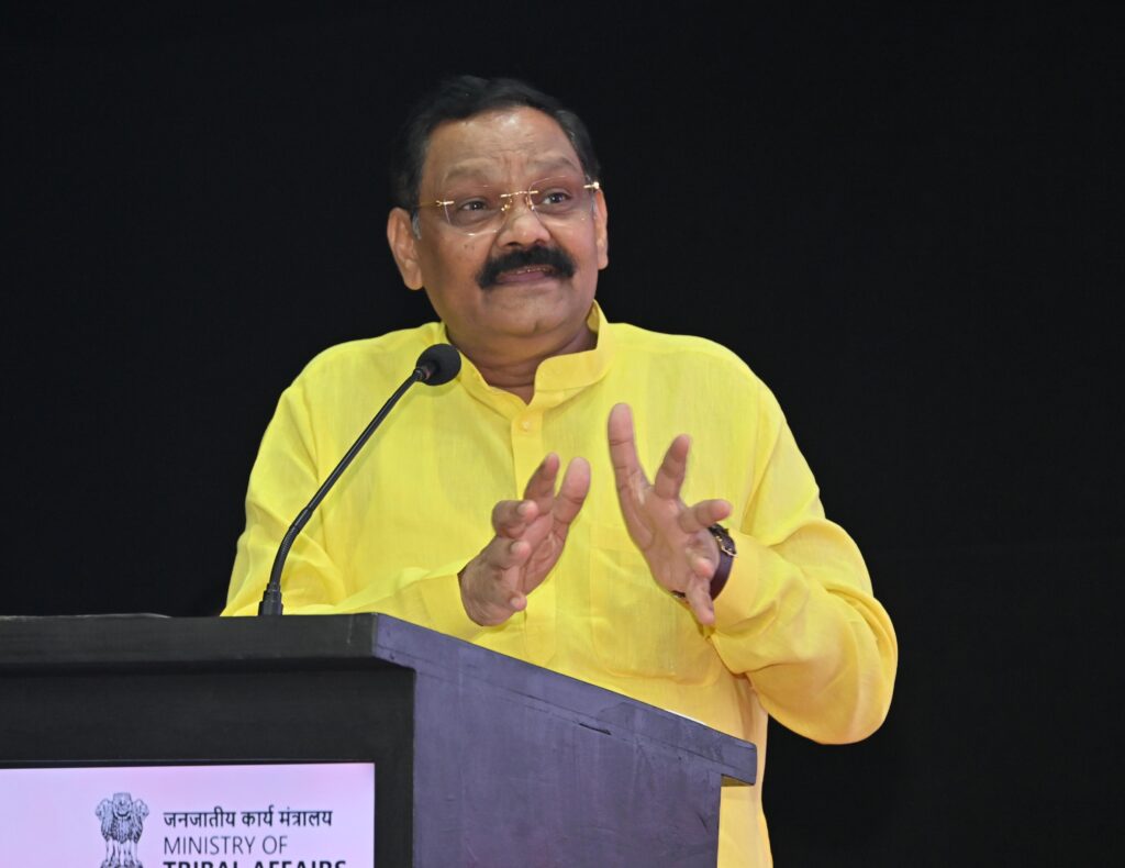 आदिवासी भागांमध्ये मुलभूत सोई सुविधा उपलब्ध होण्यासाठी सामुहिक प्रयत्न आवश्यक