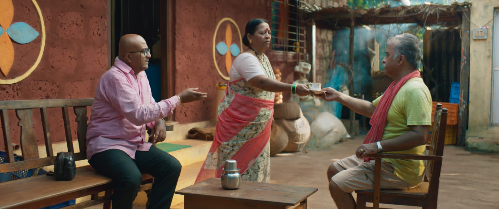 कुर्ला टू वेंगुर्ला चित्रपटाचा दमदार ट्रेलर लाँच