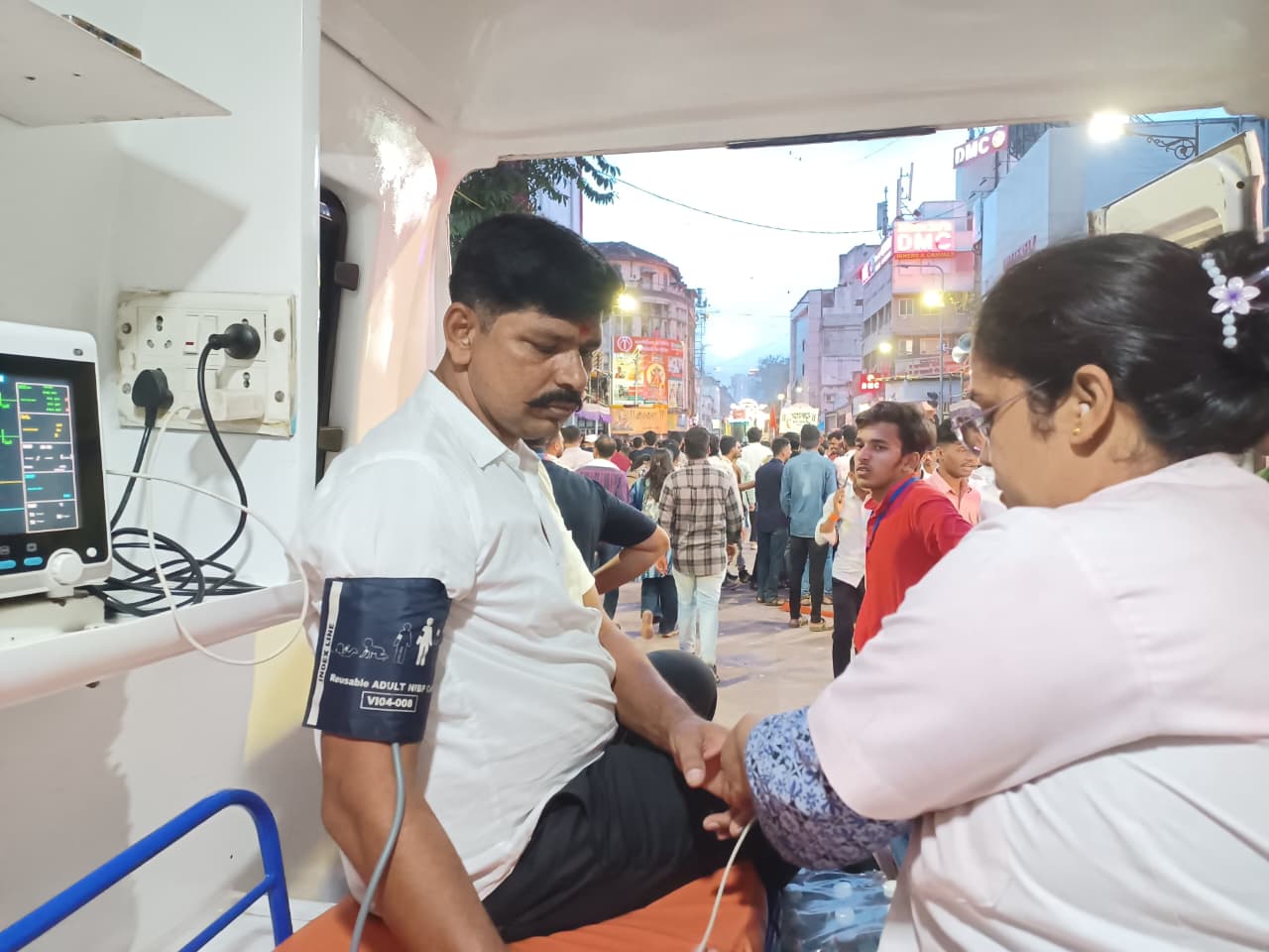 पुणे पोलीस विघ्नहर्ता न्यासकडून दिवसरात्र वैद्यकीय सेवा