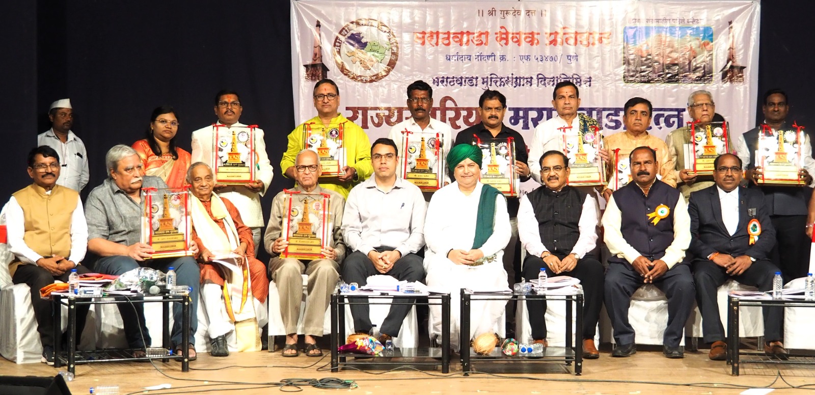 विकसित मराठवाड्यासाठी गावाशी नाळ जोडलेली ठेवा- व्यंकटराव गायकवाड