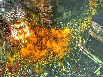 ढोल-ताशांच्या गजरात श्रीमंत भाऊसाहेब रंगारी गणपतींचा विसर्जन सोहळा दिमाखात