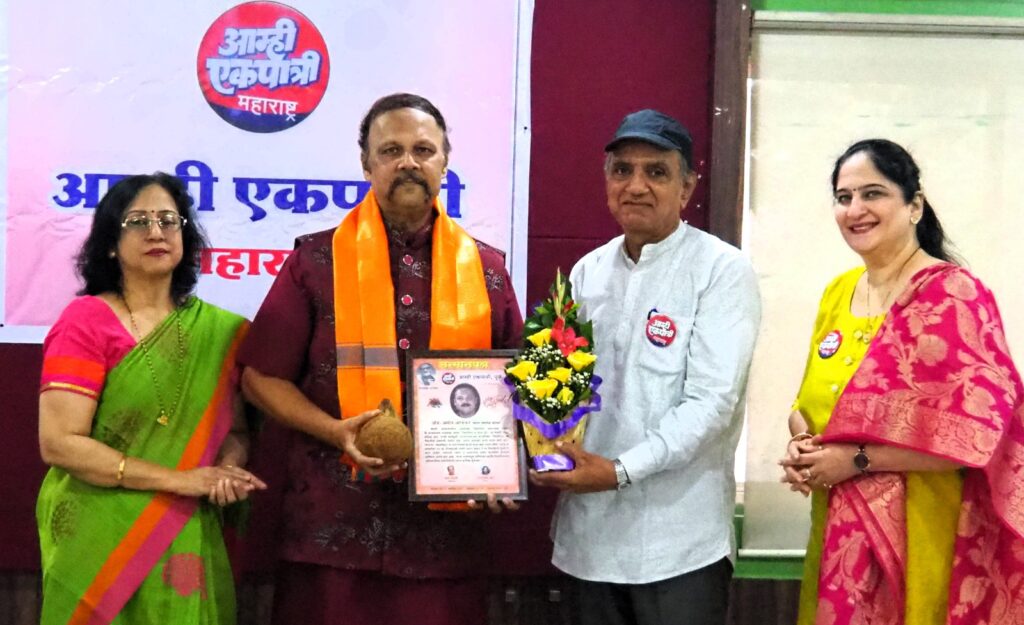 कोणत्या तरी जिंदादिलाच्या दर्शना आलो इथे..!