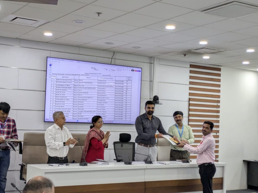 मुख्यमंत्री रोजगार निर्मिती कार्यक्रमाची बँकेने मुदतीत उद्दिष्टपुर्ती करावी-जिल्हाधिकारी जितेंद्र डुडी