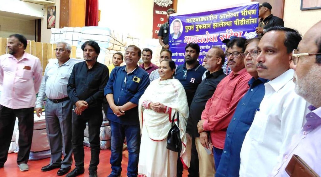 पूरग्रस्त नागरिकांसाठी अवामी महाज, आझम कॅम्पसची मदत रवाना