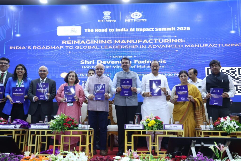 मुख्यमंत्री देवेंद्र फडणवीस यांच्या हस्ते ‘इंडियाज रोडमॅप टू ग्लोबल लीडरशीप इन ॲडव्हान्स्ड मॅन्युफॅक्चरिंग’ चे प्रकाशन