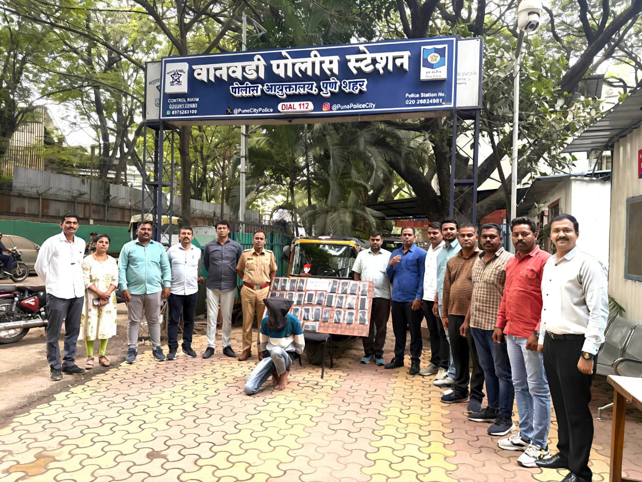 चाकूच्या धाकाने प्रवाशांना लुटणाऱ्या रिक्षा चालकाला बेड्या, अल्पवयीन ताब्यात