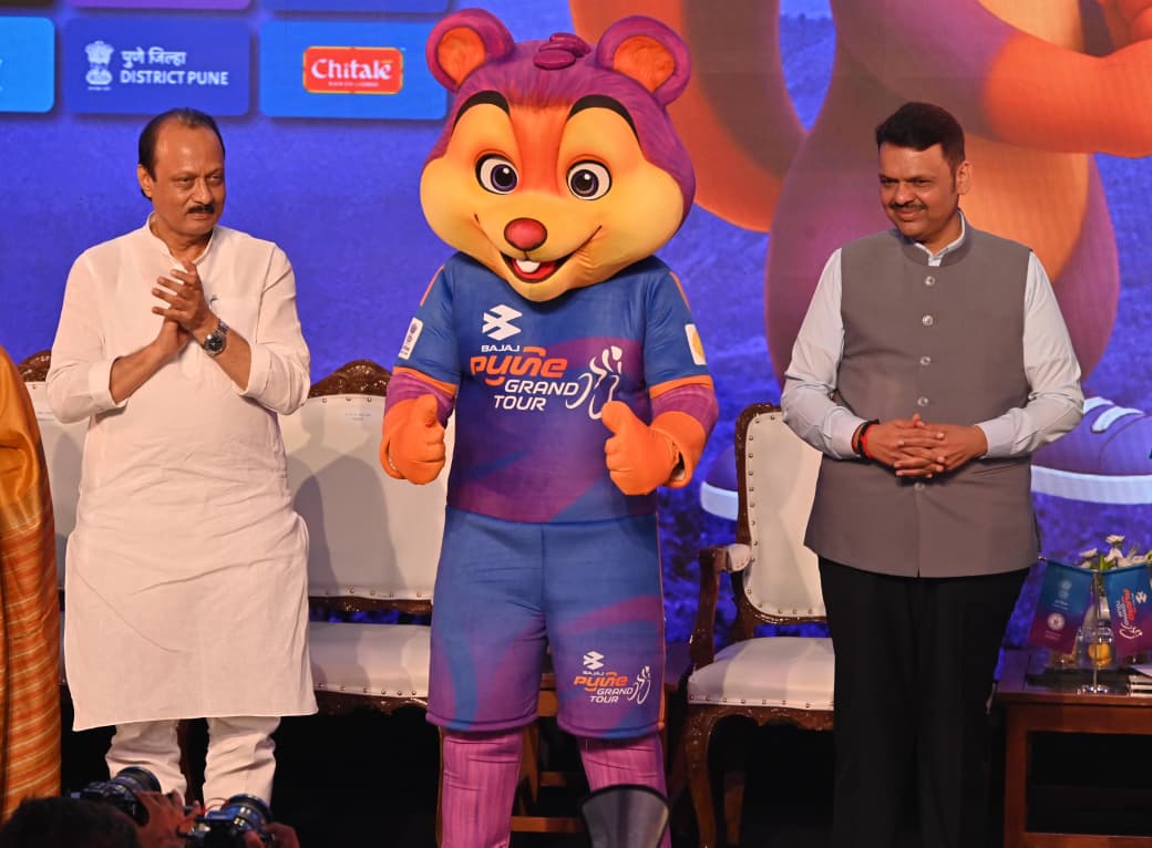 ‘पुणे ग्रॅण्ड टूर २०२६’च्या बोधचिन्हाचे आणि जर्सीचे मुख्यमंत्री देवेंद्र फडणवीस यांच्या हस्ते अनावरण