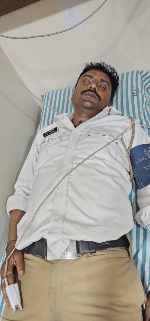 पुण्यात पोलिस कर्मचार्‍याला मारहाण