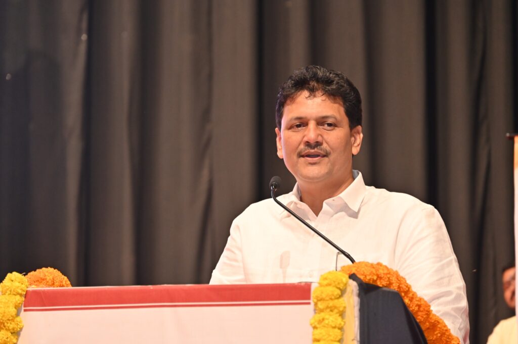 रुग्णावरील उपचार दाव्याची रक्कम त्याच महिन्यात अदा करण्यात येणार - मंत्री प्रकाश आबिटकर