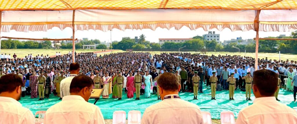 'वंदे मातरम' गीताचे माळेगाव बुद्रुक येथे सामूहिक गायन