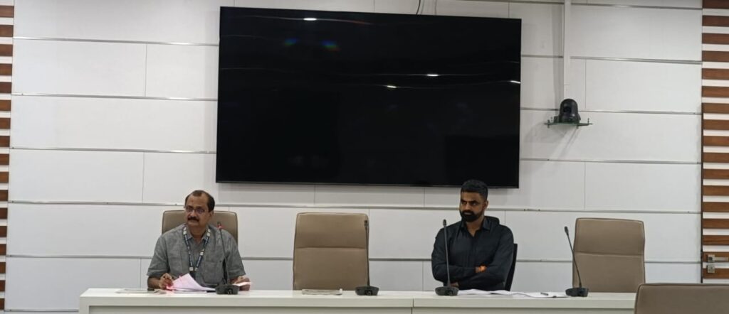 सहकारी गृहनिर्माण संस्थांच्या मानीव अभिहंस्तातरणाची प्रक्रिया गतीने पूर्ण करा- जिल्हाधिकारी जितेंद्र डुडी