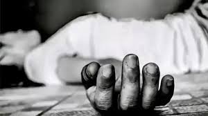 प्रेयसी मृतावस्थेत; प्रियकराची रेल्वेसमोर उडी मारून आत्महत्या