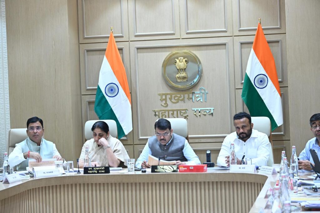 मुख्यमंत्र्यांकडून पुणे जिल्ह्याच्या सर्वसाधारण जिल्हा वार्षिक योजनांचा आढावा