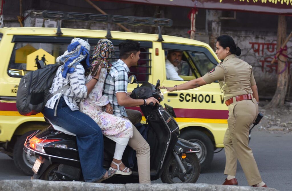 पुण्यात ५ हजार दुचाकीस्वारांविरुद्ध कारवाई