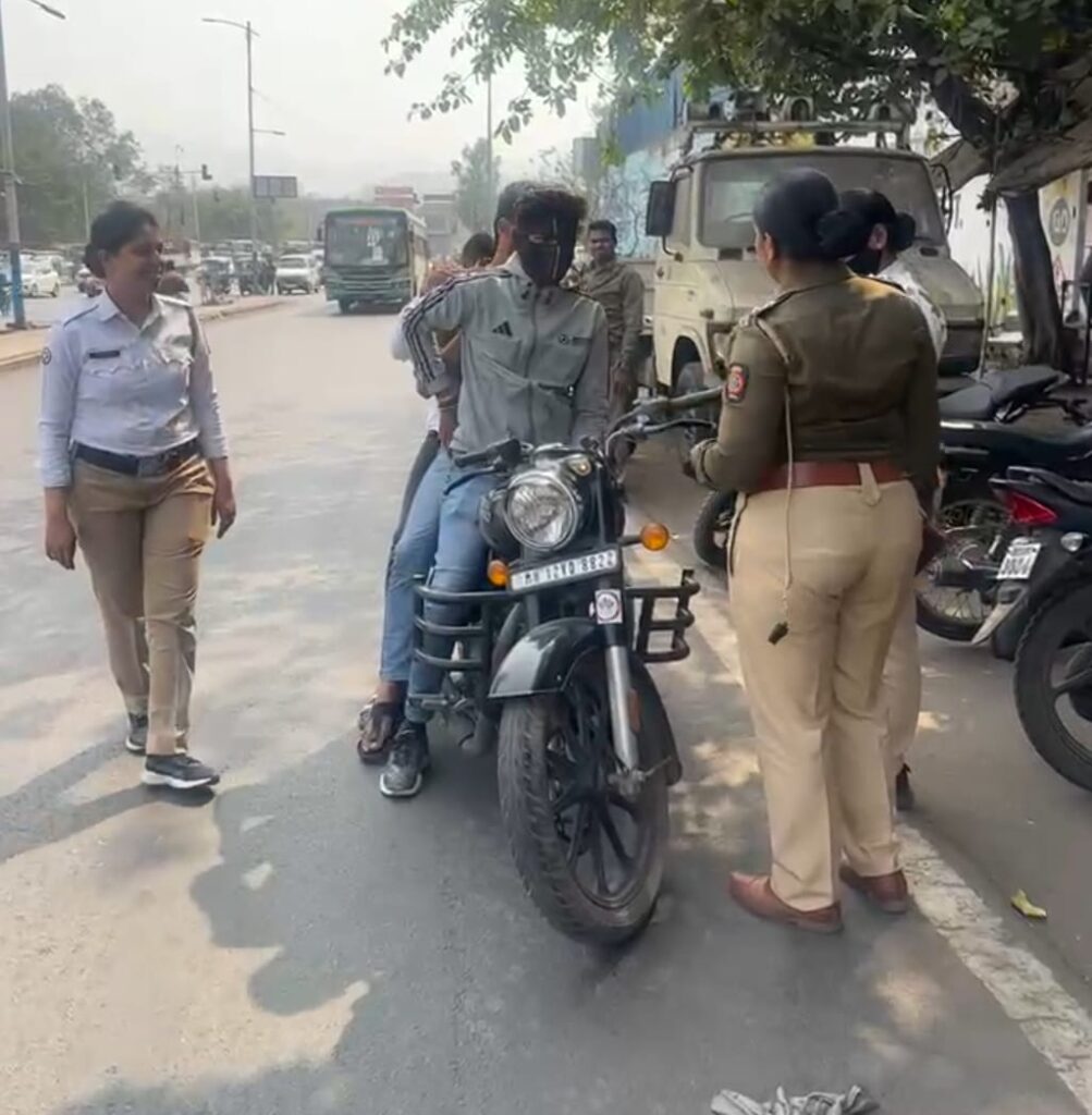पुण्यात अडीच हजार बेशिस्त दुचाकीस्वारांंविरुद्ध कारवाईच्या जाळ्यात