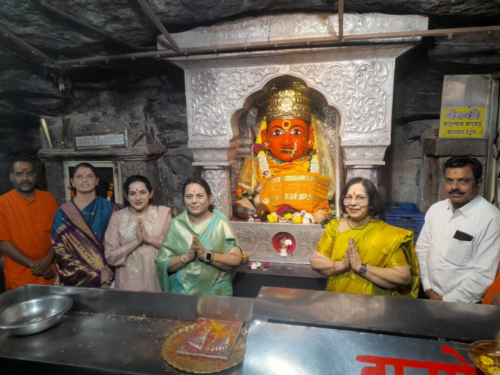विधानपरिषद उपसभापती डॉ. नीलम गोऱ्हे यांनी श्री क्षेत्र चांदवड येथे रेणुका देवीचे घेतले दर्शन