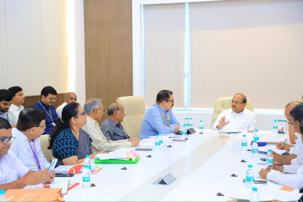 औद्योगिक क्षेत्राला अपेक्षित कौशल्य प्रशिक्षणाचे कार्यक्रम सारथीने सुरू करावेत-ना.विखे पाटील