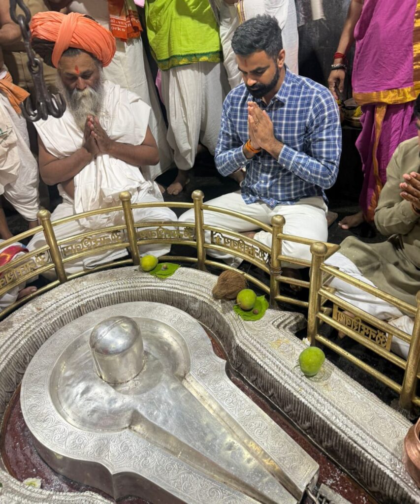 श्री क्षेत्र भीमाशंकर मंदिर येथे जिल्हाधिकारी जितेंद्र डुडी यांच्या हस्ते शासकीय पुजा संपन्न